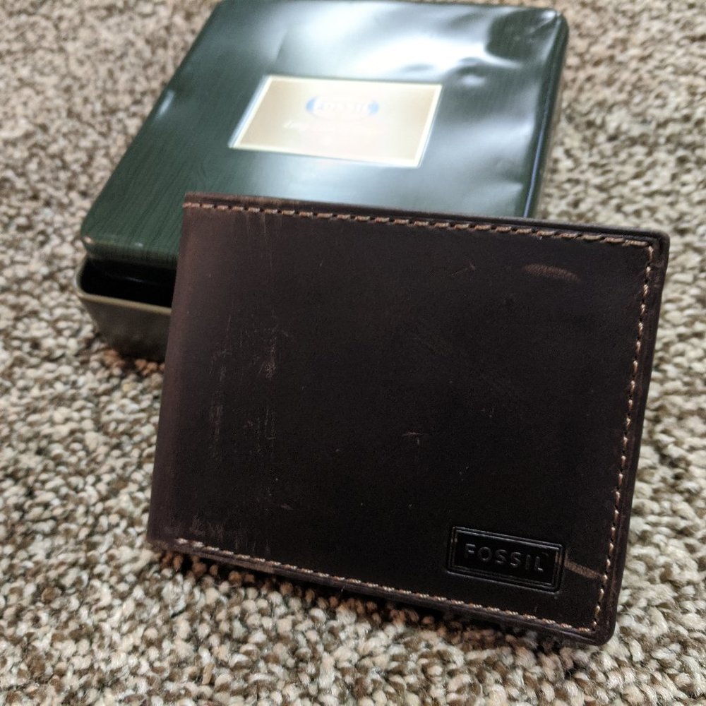Like New Fossil Brown Leather Wallet
